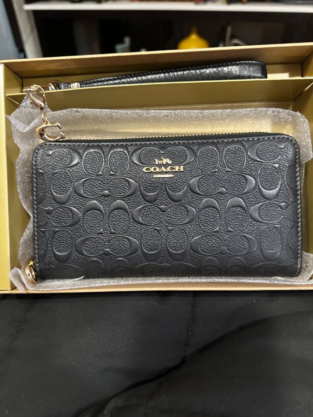 Coach Blk CF464 Long Zip Wallet/Wristlet w Strap and Charm. Like New-Barely Used - Picture 11 of 17